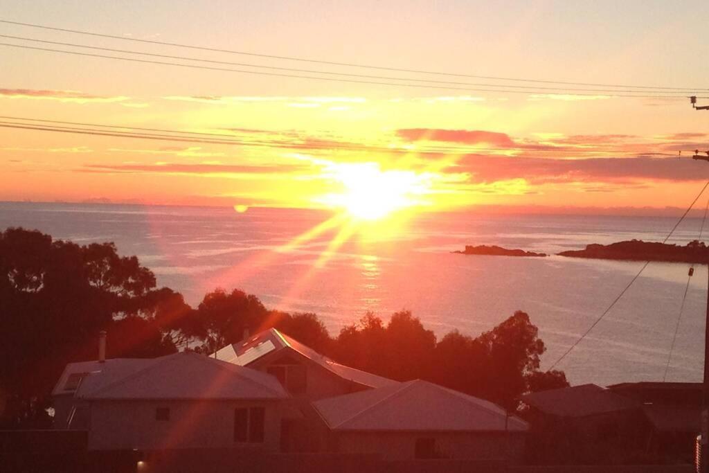 The Tin Shed Couples Accommodation At Bay Of Fires Binalong Bay Exterior photo